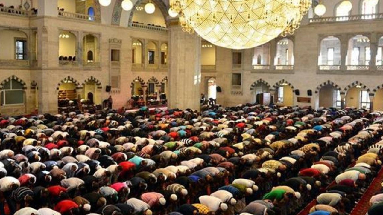 Diyanet ile İstanbul, Ankara, İzmir ve il il Cuma namazı saat kaçta kılınacak?