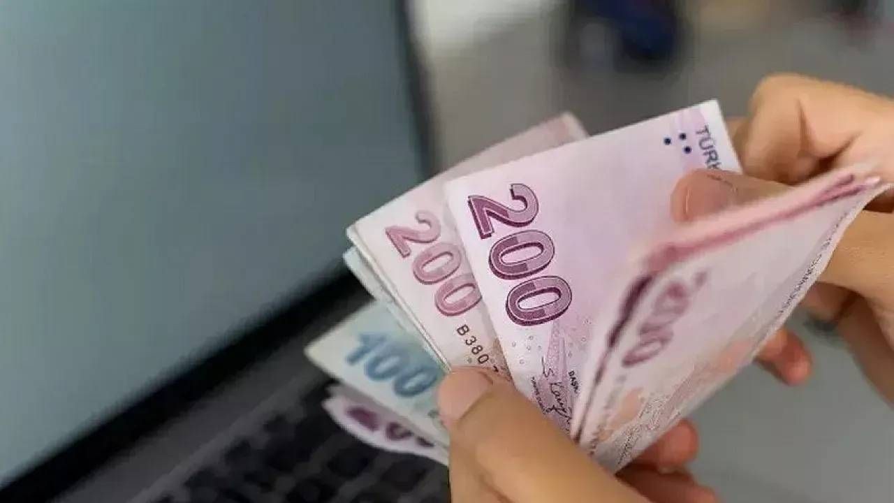 Temmuz’da emeklilerin yüzünü güldürecek müjdeler peş peşe geldi! Taban maaş, refah payı ve ek artış masada! - Resim: 1