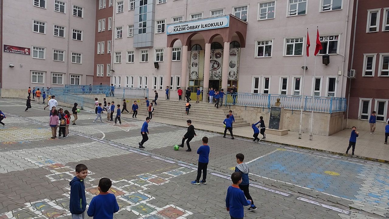 Samsun'da öğrenciye 'başörtüsü mobbingi' iddiası karakolda bitti! "Kadın gibi görünüyorsunuz" - Resim: 1