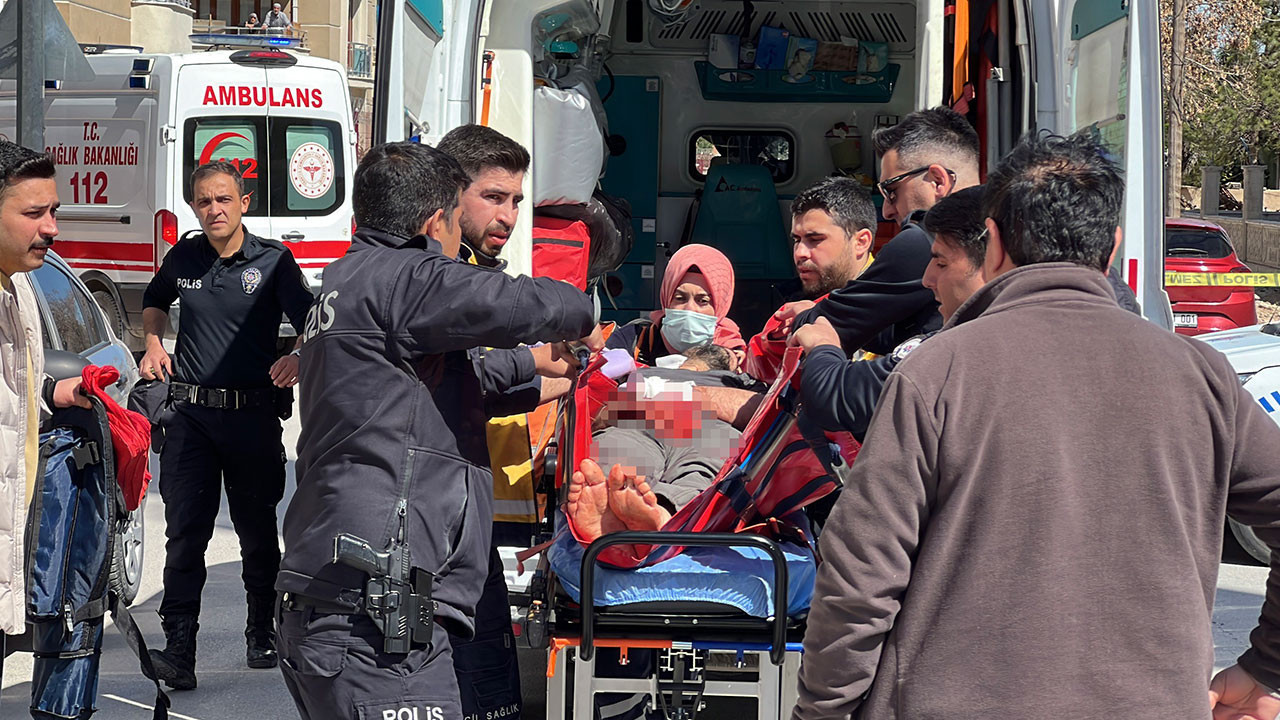 Kan donduran olay! Önce karısını sonra kendisini bıçakladı! Savunması şaşkına çevirdi