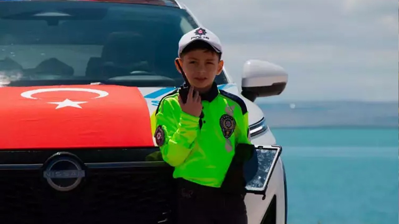 Yaşları 7 ile 10 arasında Polis çocuklarına 23 Nisan sürprizi!