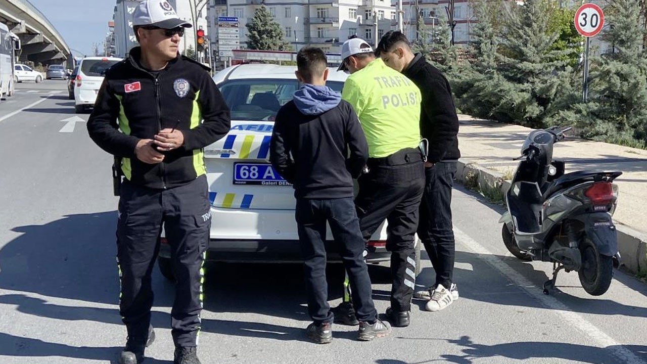 Ne ehliyet ne plaka ne de kaskı var! Yaşı küçük ama cezası büyük oldu