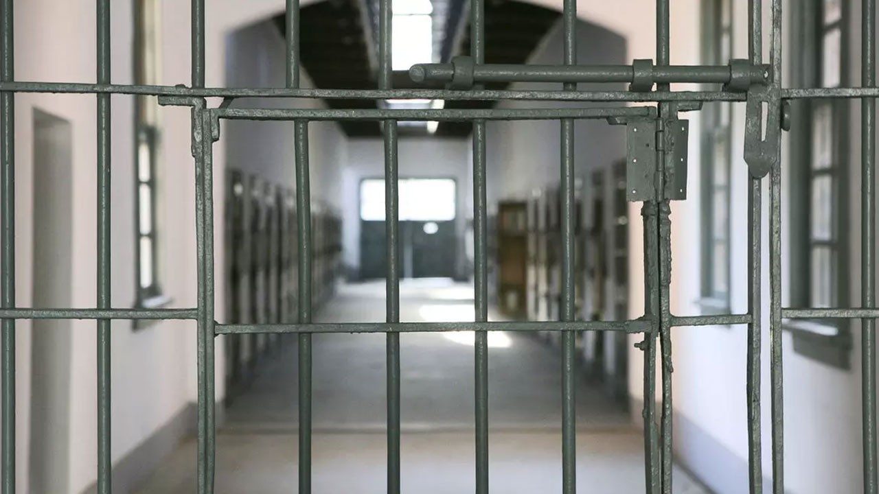 Cezaevinde müvekkilinin üzerinden çıktı! 'Uyuşturucu taşıdı' iddiasında avukata dava açıldı