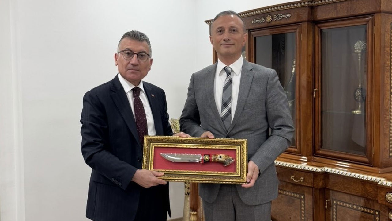 Yıllar sonra yan yana geldiler! Sınıf arkadaşları adliyede buluştu