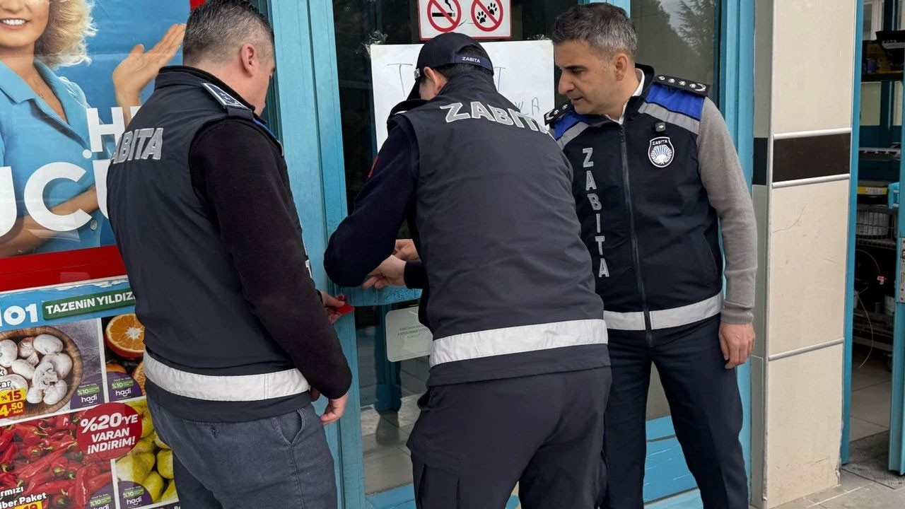 Raflarında son kullanma tarihi geçmiş ürünler bulundu! 3 zincir markete kapatma cezası