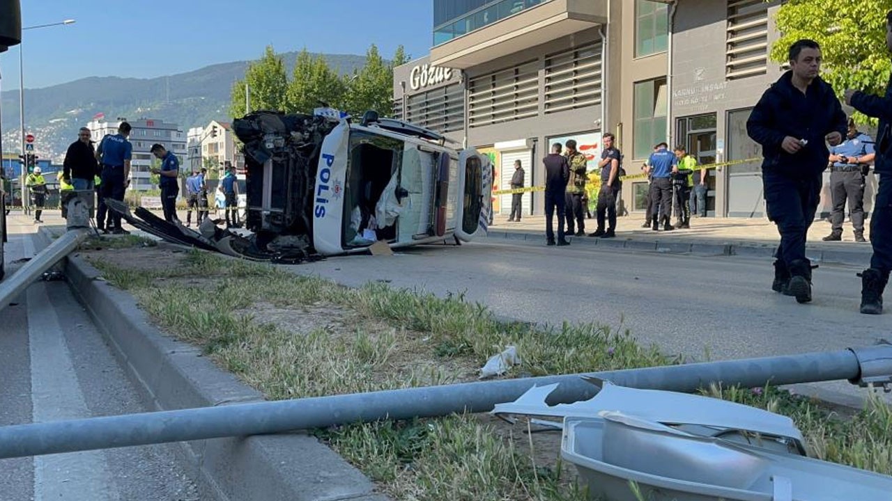 Bursa'da polis aracı takla attı! Yaralılar var