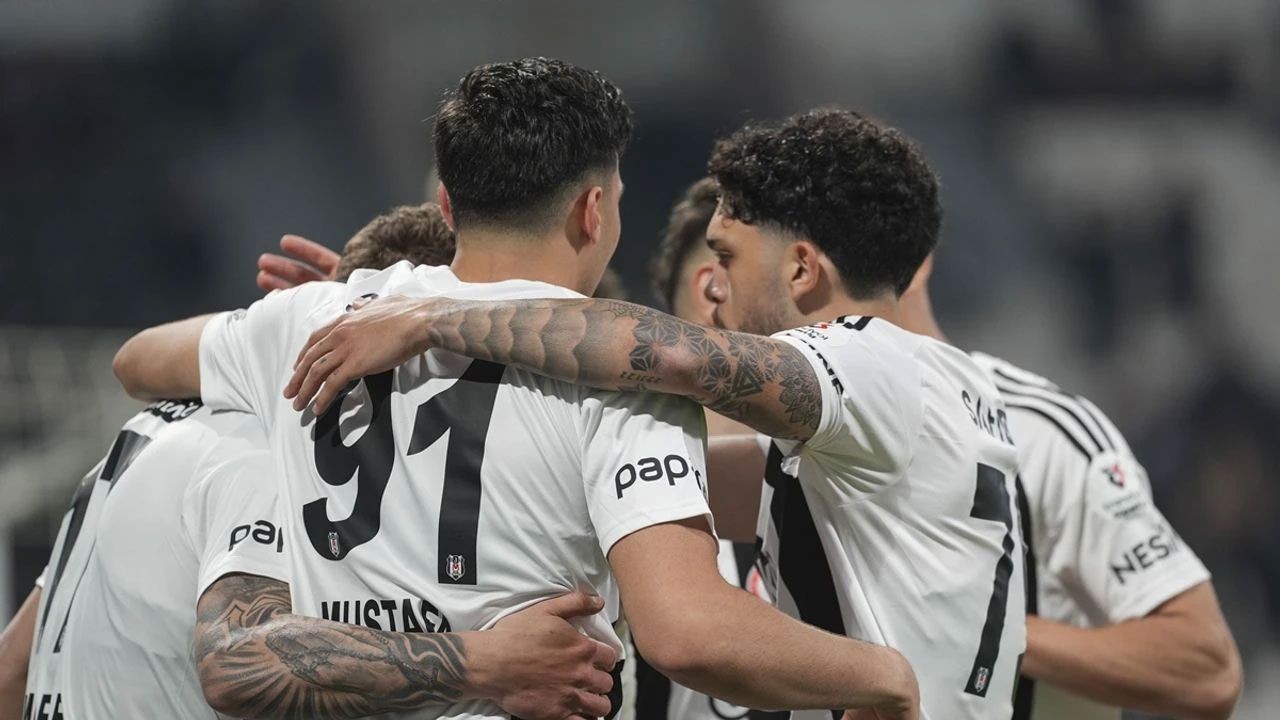 BEŞİKTAŞ SON DAKİKA HABERLERİ: Beşiktaş'tan transfer bombası! 16 yaşındaki 10 numara hayırlı olsun - Resim: 1