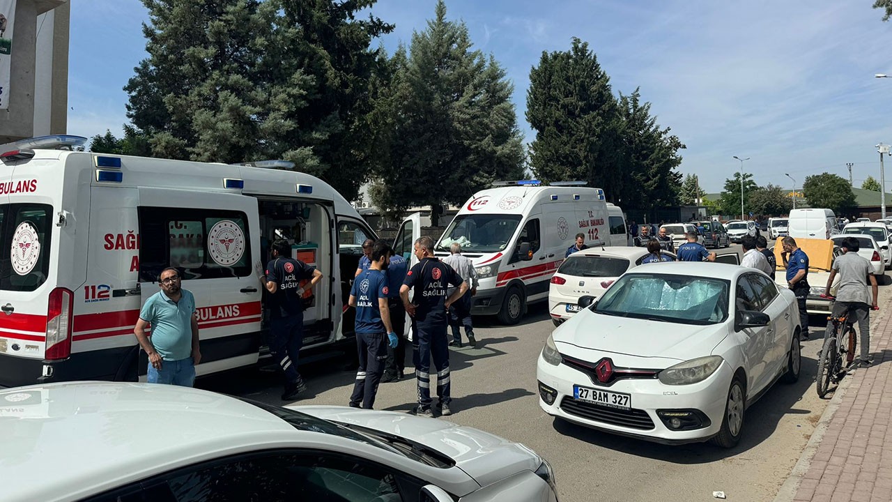 Adliye binanın önü savaş alanına döndü: Çok sayıda yaralı var