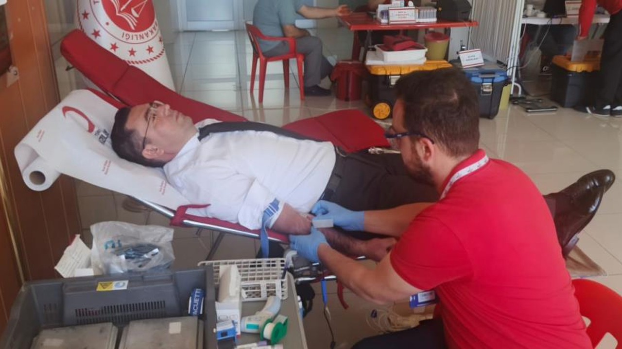 Başsavcı Sarıca'dan 32'nci bağış! Savcı hakimler kan standına koştu