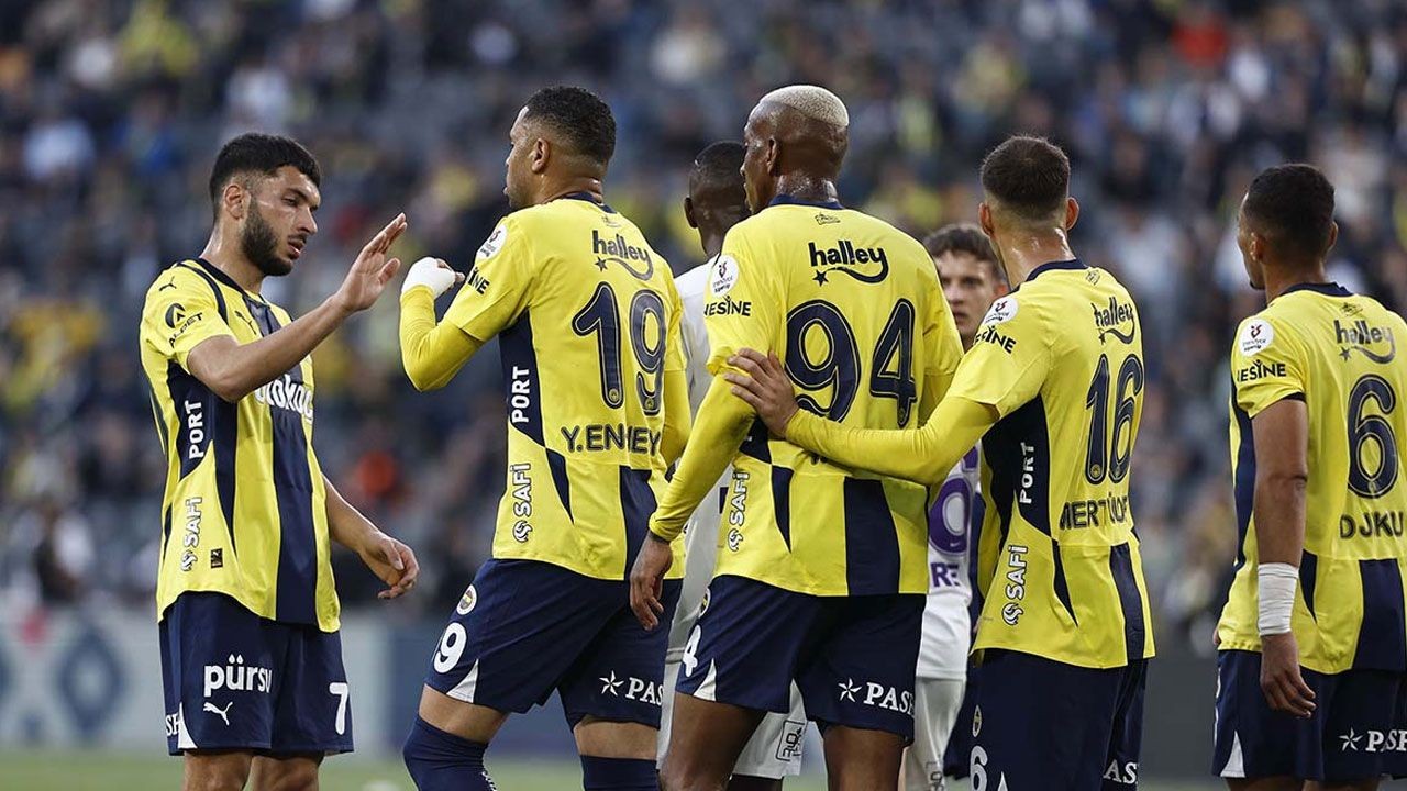 FENERBAHÇE SON DAKİKA HABERİ: Yıldız isimlerle yollar ayrılıyor! Fenerbahçe'de 5 ayrılık birden - Resim: 1