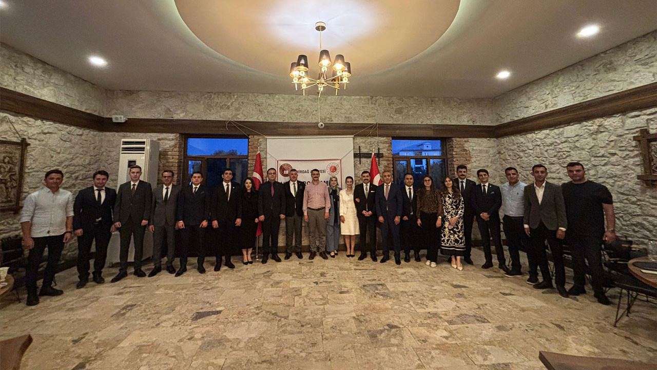 Emirdağ’da farklı bölgelere atanan hakim ve savcılar uğurlandı
