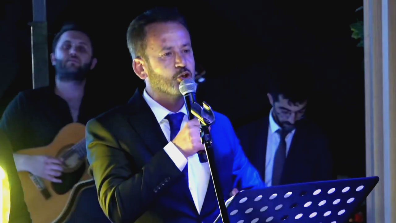 AYM Üyesi Yaşar'ın mutlu günü! Oğlunun düğününde 'Ey Oğul' şarkısını seslendirdi