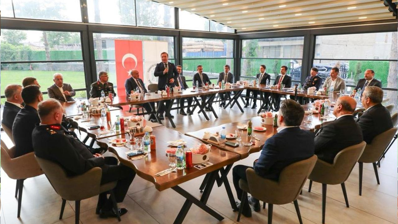 Erzincan Başsavcısı Öztürk onuruna yemek! Vali Aydoğdu plaket takdim etti - Resim: 1