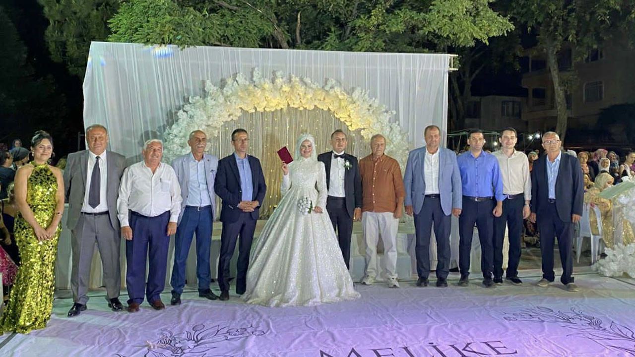 İznik'teki düğün törenine çok sayıda katılım! Hakim çift dünya evine girdi