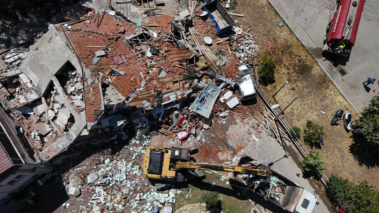 Sındırgı'da yıkılan binada 1 kişi hayatını kaybetmişti! Müteahhit ve bina sahibi gözaltında