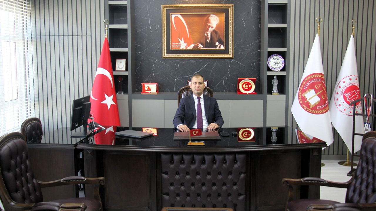 Başsavcı Ünlüsoy’dan yeni makamında ilk fotoğraf!