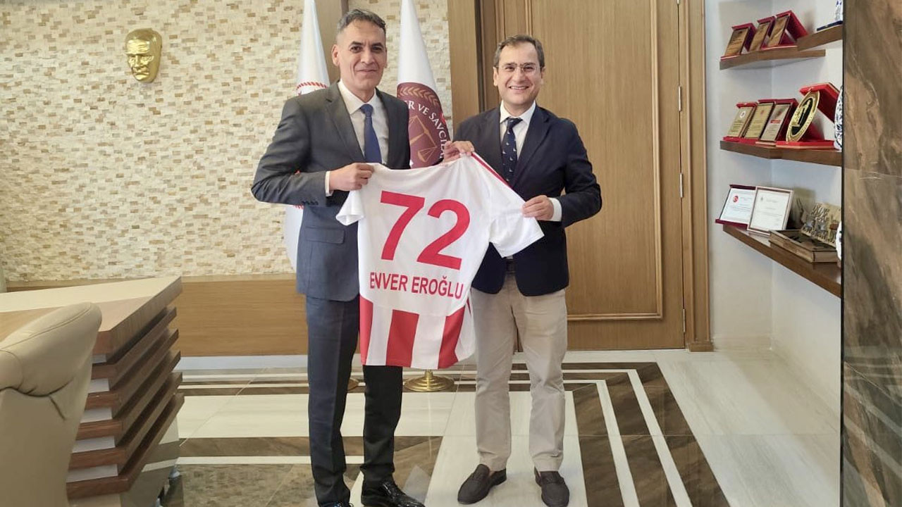 Şehrin takımından Başsavcı Eroğlu’na anlamlı hediye!