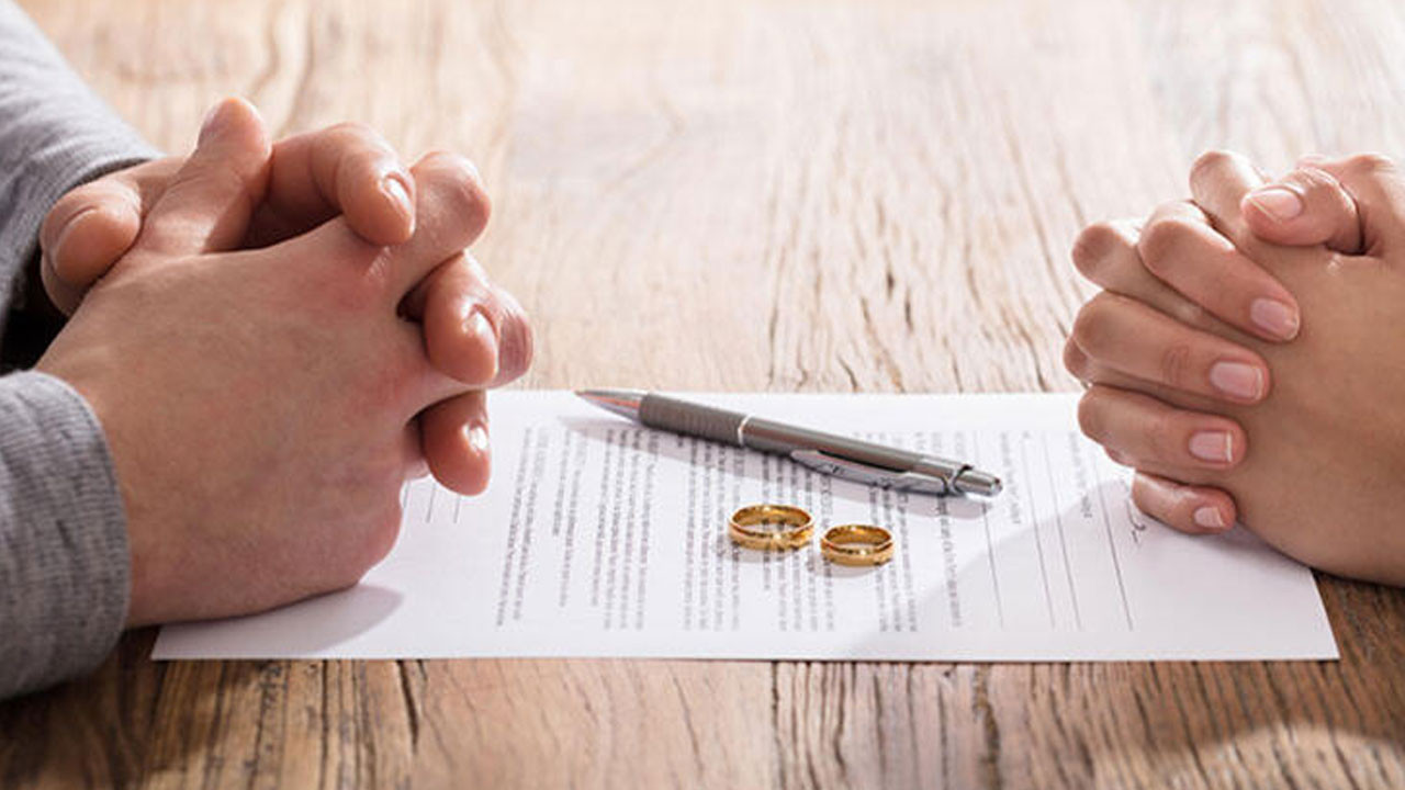 Boşanan kadınlar için 300 gün yasağı kalkıyor mu? AYM'den karar çıktı