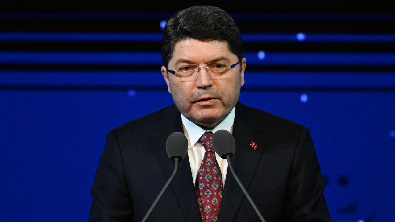 Deprem bölgesindeki yargılamalarda son durum ne? Bakan Tunç, rakamları paylaştı