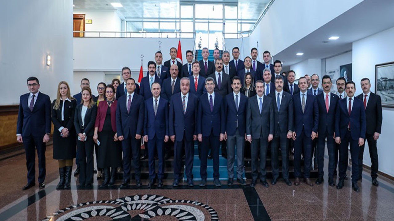 HSK'da devir teslim töreni