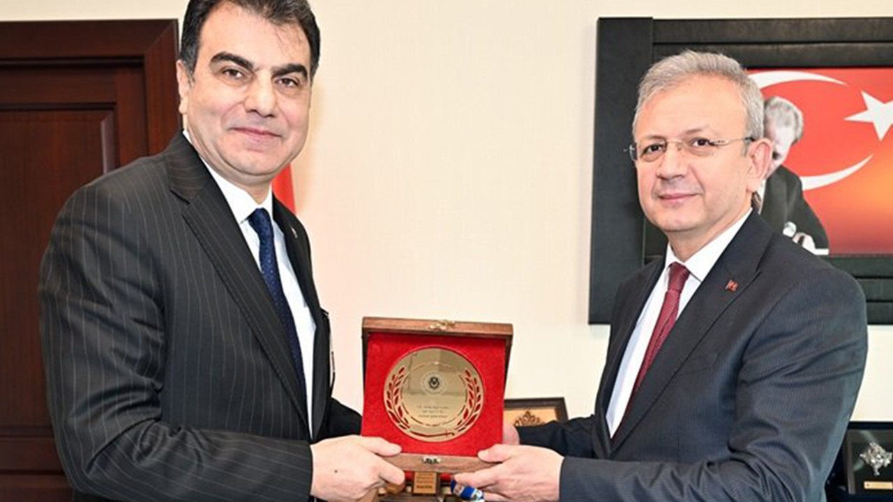 Bakan Yardımcısı Heybet'ten Adalet Bakanlığı Bilgi İşlem Genel Müdürü Servet Gül’e plaket