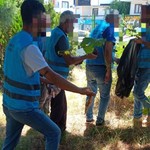 Yükümlüler İdare Mahkemesi bahçesini temizledi! Topluma uyum sağlamaları amaçlandı