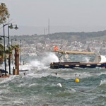 Ayvalık'ta sel! Deniz taştı Cunda Adası sular altında kaldı