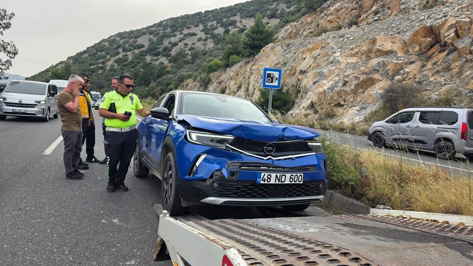 Trafik kazasında insanlık dersi! Polis ekiplerinin merhameti takdir topladı - Resim: 1