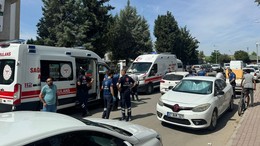 Adliye binanın önü savaş alanına döndü: Çok sayıda yaralı var