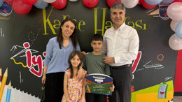 Başsavcı İsmail Karataş ailesiyle karne heyecanı yaşadı!