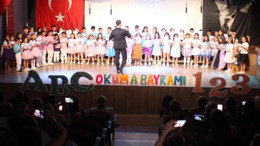 Minik öğrencilerden okuma etkinliği! Başsavcı Kılıç da öğrencilerin coşkusuna eşlik etti