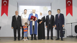 Cezaevinde kurs alarak 1 yılda hafız oldu! Belgesini Başsavcı Çetin'in elinden aldı