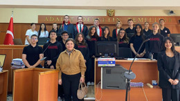 Adalet öğrencilerinden adliyeye ziyaret! Duruşmaları yerinde izlediler