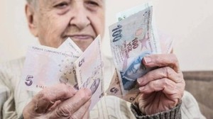 Emeklilikte tarihe takılanlar gündemde! EYT'den sonra sıra kademeli emeklilikte mi? Milyonları ilgilendiren açıklama geldi!