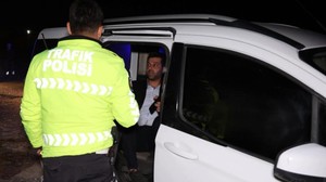 Polisler kovaladı, promil konuştu: 'Bir şey yok abi'