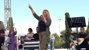 Sanatçı Pınar Aydınlar tahliye edildi