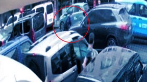 Porshe sürücüsü, zabıtaları ezmeye kalktı! "Milletvekili aracı" dedi ama...