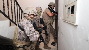Vatandaşların banka hesaplarını çalıyorlardı: Hepsi kıskıvrak yakalandı