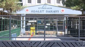 Dayakçı koca eşinin evini terk etmeyecek! Diyarbakır'da bir garip ev hapsi