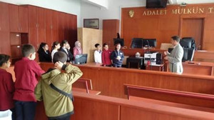 Öğrencilere duruşma salonunda ders! Başsavcı vekili Güleç de eşlik etti