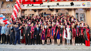 Başsavcı Süren öğrencilerin mezuniyet coşkusuna ortak oldu