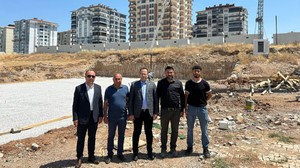 Adliye lojmanlarında ilk beton dökümünü Başsavcı Mete yaptı!