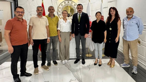 AGC'den Başsavcı Öztürk'e nezaket ziyareti! Başsavcıya kalem hediye edildi