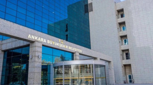 ABB’nin konser usulsüzlüğü davasında tahliye edilen sanıklar hakkında yakalama kararı çıkarıldı