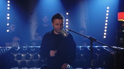 Gazeteci Mehmet Akif Ersoy'dan şarkı sürprizi! Sosyal medyayı salladı