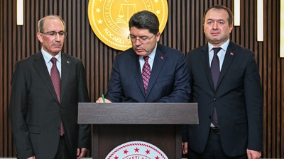 Bakan Tunç, Kocaeli Adliyesi'nde! Önce müjdeyi verdi sonra ziyaret etti