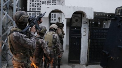 İzmir’de terör örgütü DEAŞ'a operasyon: 13 kişi yakalandı