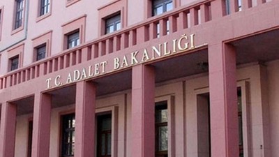Adalet Bakanlığı’nda düzenleme… Bakan Yardımcısı gitti, müsteşar geldi