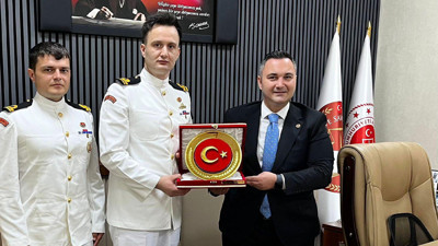 Başsavcı Çetin'den Sahil Güvenlik Komutanlığı'na anlamlı hediye!