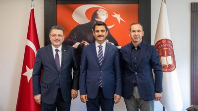 Trabzonlu hemşehrilerini makamlarında ağırladılar! Kuloğlu ve Tiryaki'ye 'hayırlı olsun' ziyareti